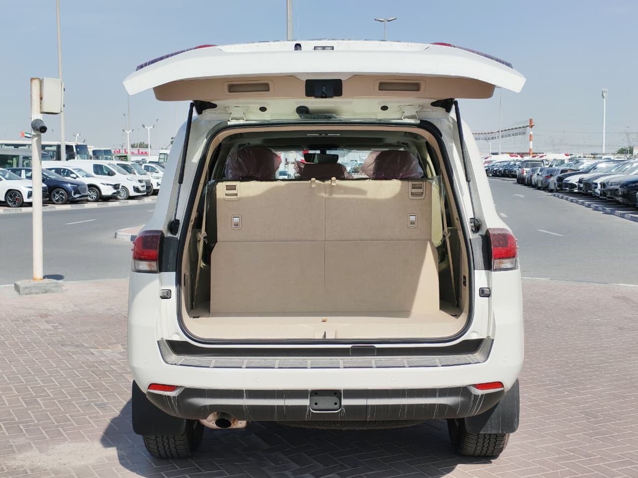 تويوتا لاند كروزر 2025 Toyota Land Cruiser LC300 GXR Basic-Option with Sunroof 4.0L V6 Petrol A/T 4WD Export Only