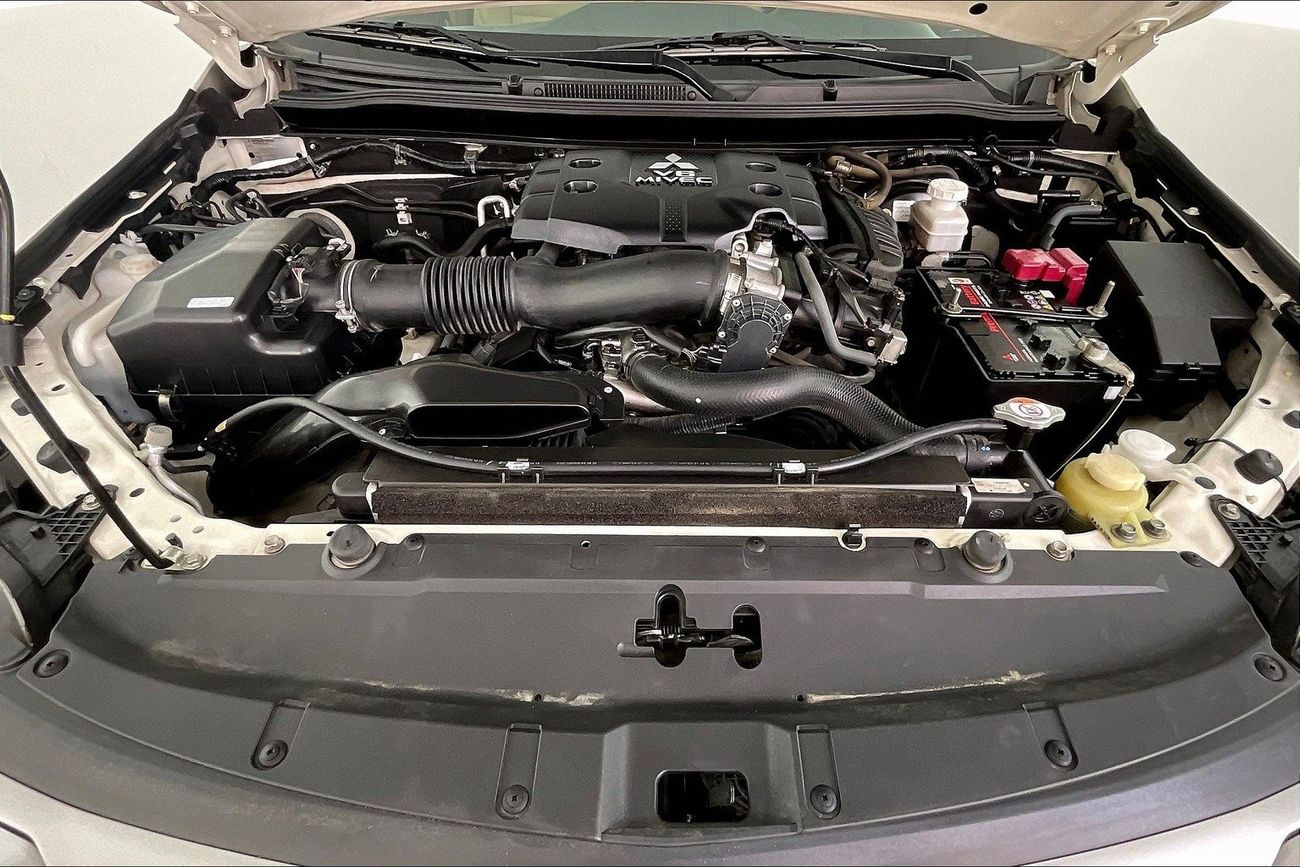 ميتسوبيشي مونتيرو GLS Top