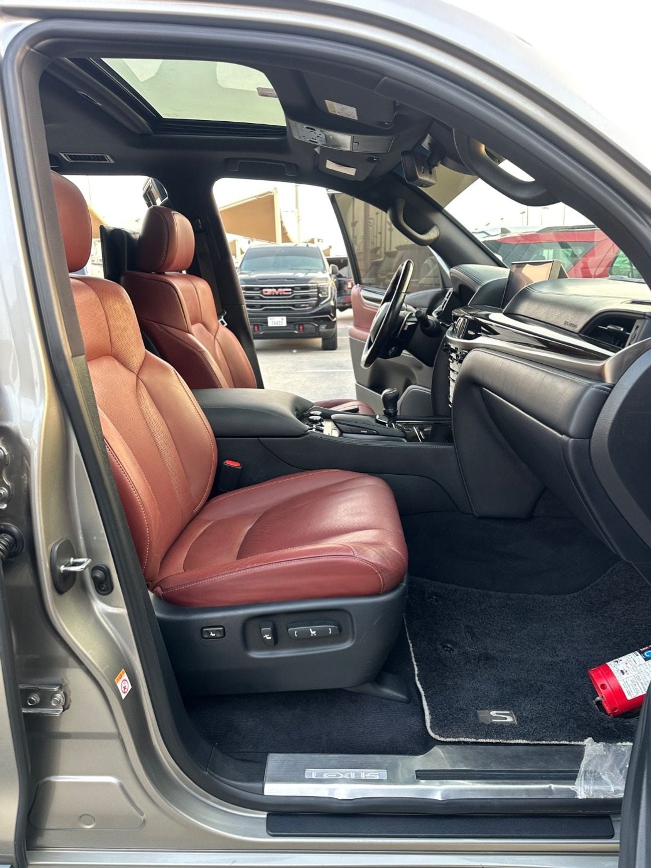 لكزس LX 570 PLATINUM SIGNATURE