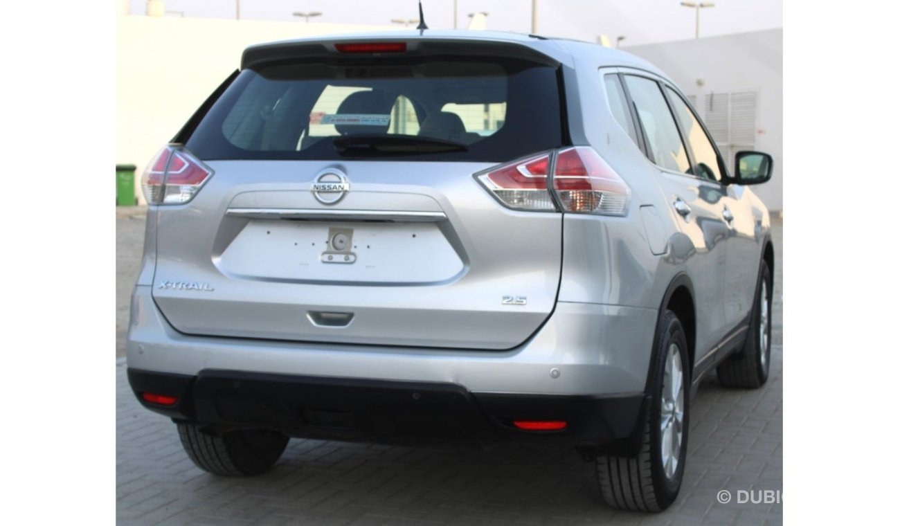 Nissan X-Trail Nissan x trill GCC silver excellent condition without accident