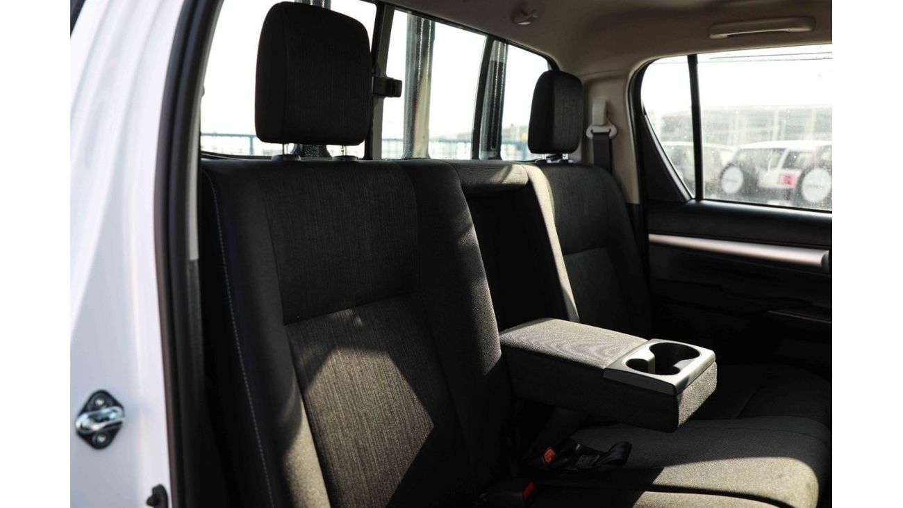 تويوتا هيلوكس تويوتا هيلوكس 2024 ذات الكابينة المزدوجة 2.7 HI - أبيض بلاتيني لؤلؤي من الداخل أسود | للتصدير فقط