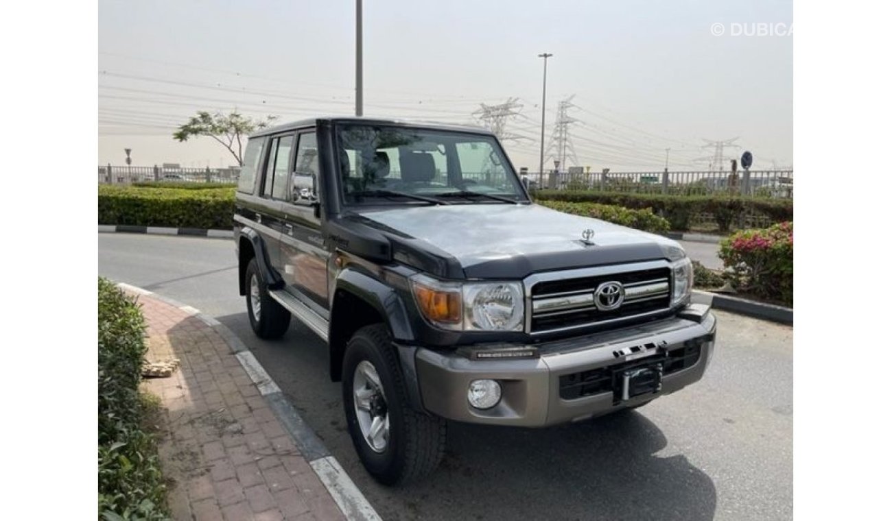 تويوتا لاند كروزر هارد توب Toyota Hard Top 4.0L V6 Petrol Full option (Winch+ Difflock)