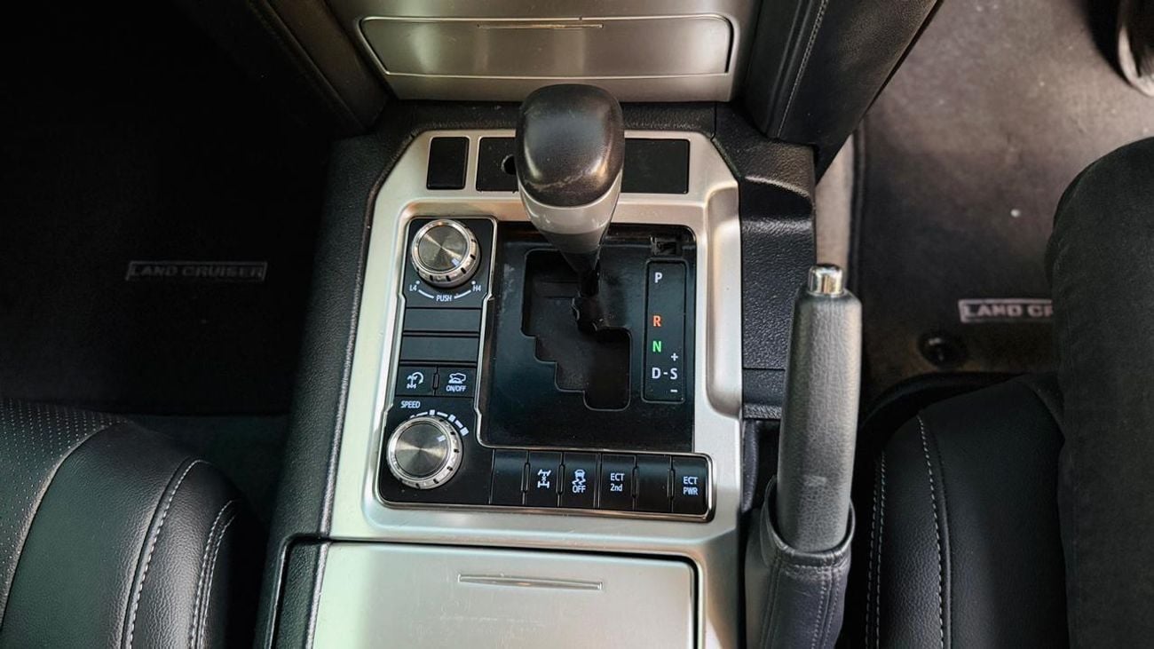 Toyota Land Cruiser PUSH START | V8 DIESEL ENGINE | SUNROOF | AUTOMATIC | PARKING SENSORS