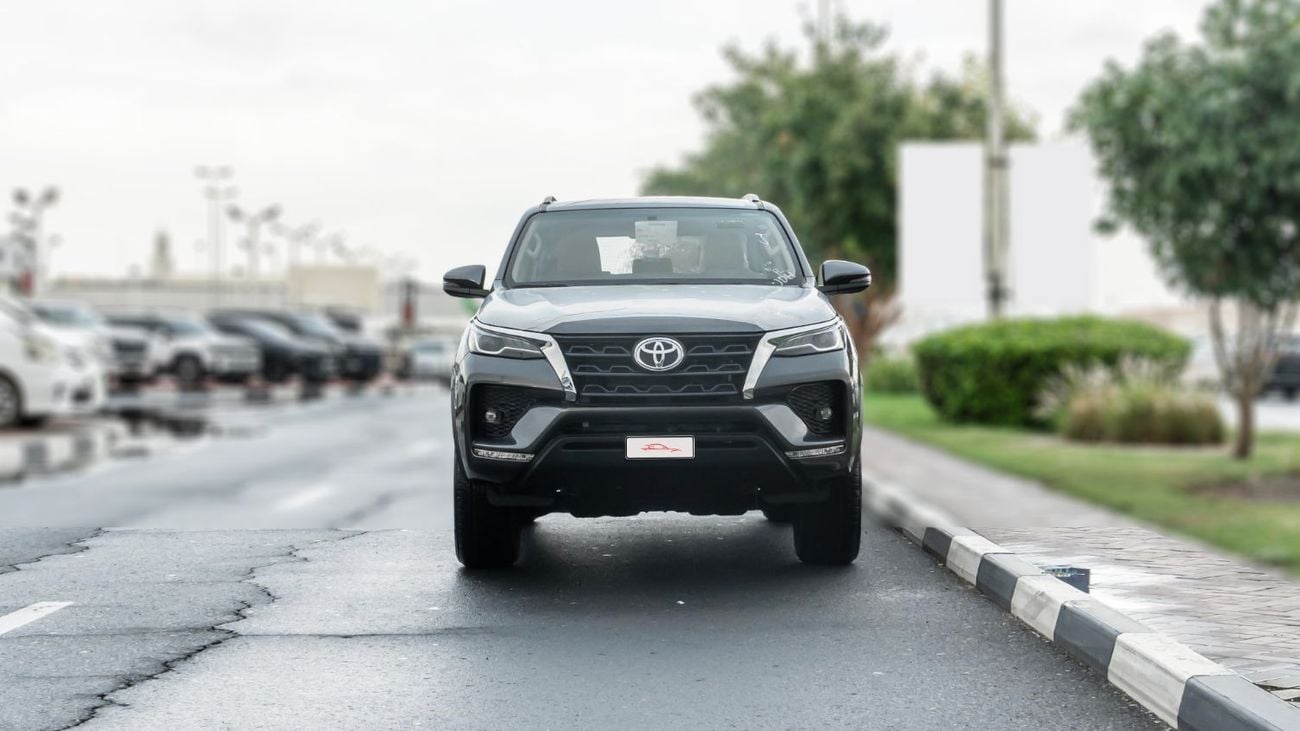 تويوتا فورتونر 2026 Toyota Fortuner VX 4.0L AT Petrol (Gray-Tan)