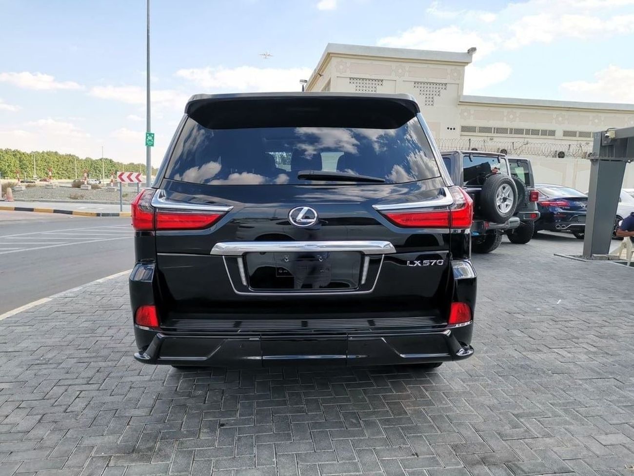 لكزس LX 570 Platinum 5.7L Lexus LX570 - 2020 - Black