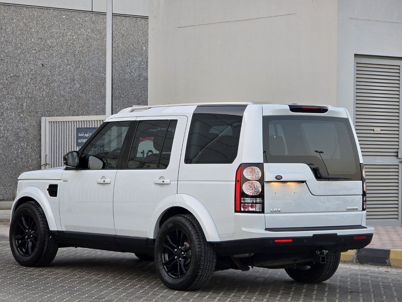 Land Rover Discovery LAND ROVER LR4 2016 GCC ORGINAL PAINT // GOOD CONDITION