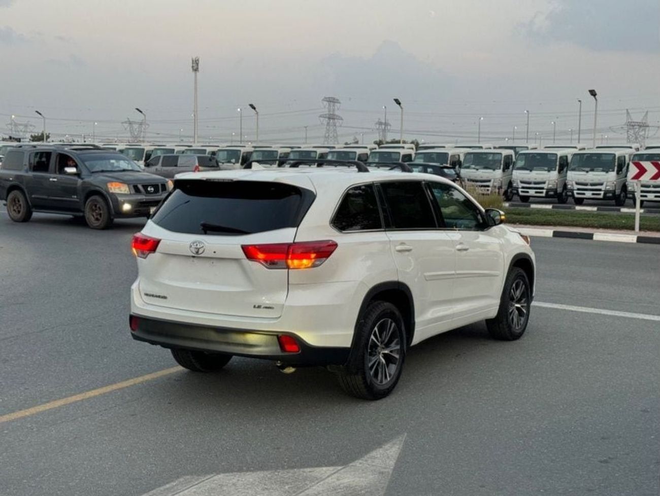 Toyota Highlander 2018 LE 4x4 MID OPTION V6 US SPEC