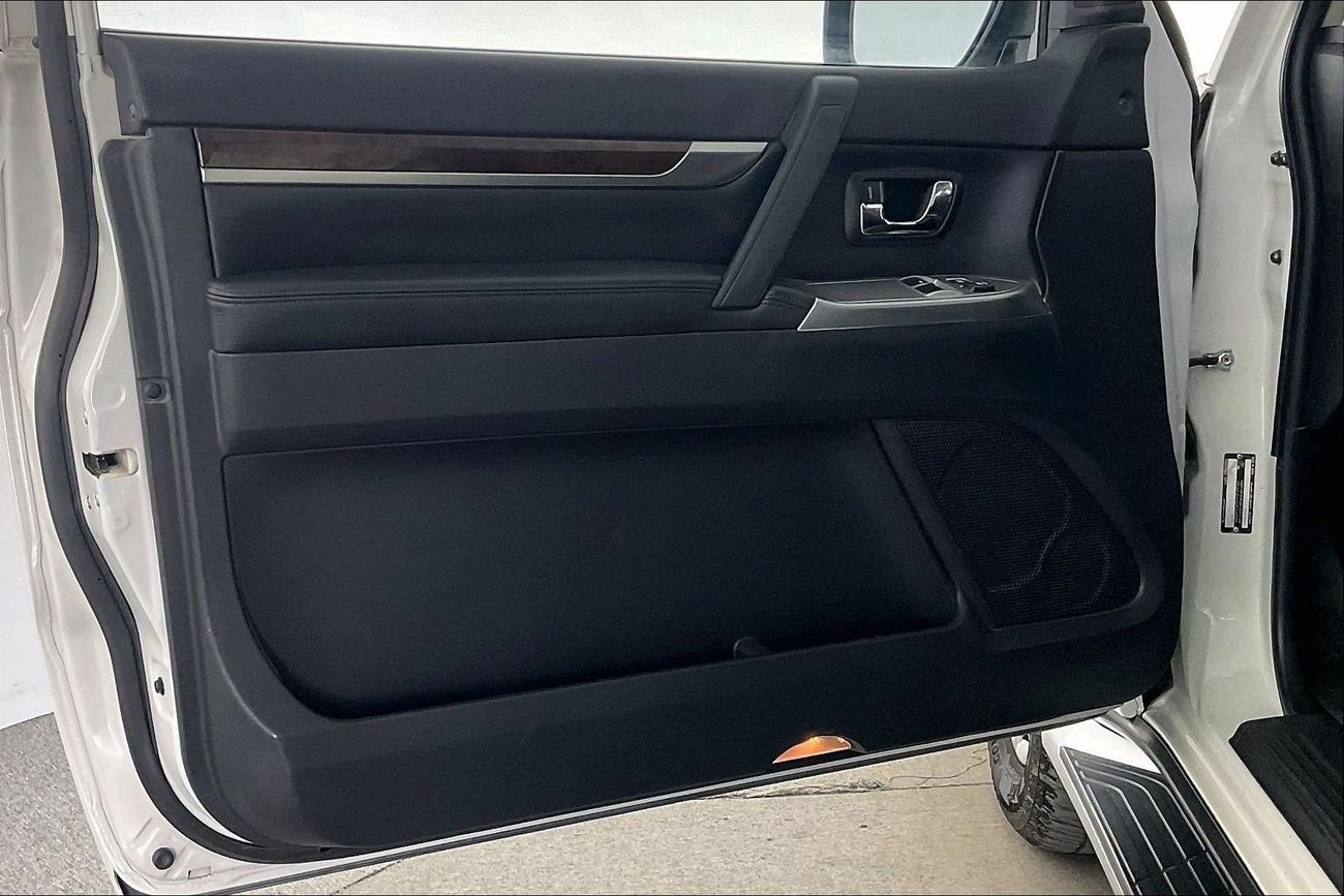 ميتسوبيشي باجيرو GLS Highline | National Day Celebration | شامل الضمان | 0 ﺪﻔﻋﺓ ﺃﻮﻟﻯ