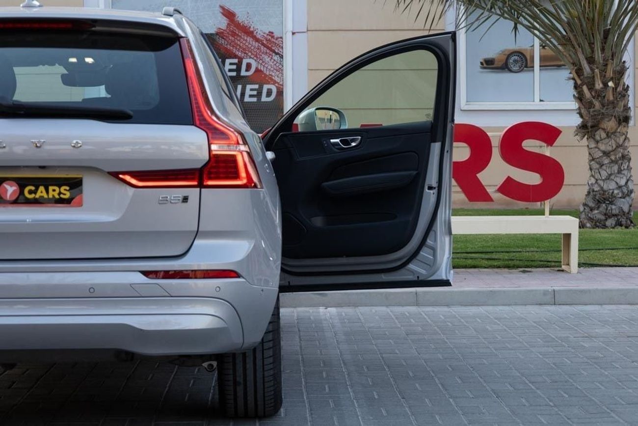 Volvo XC60 Volvo XC60 B5 Core 2024 GCC under Agency Warranty with Flexible Down-Payment.