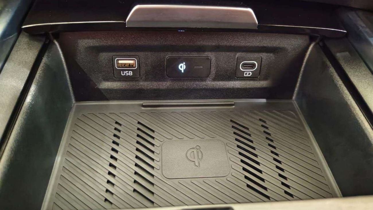 كيا سبورتيج 2.0L MPFI | Petrol | Automatic | All Wheel Drive | 5 Seats | 5 Doors