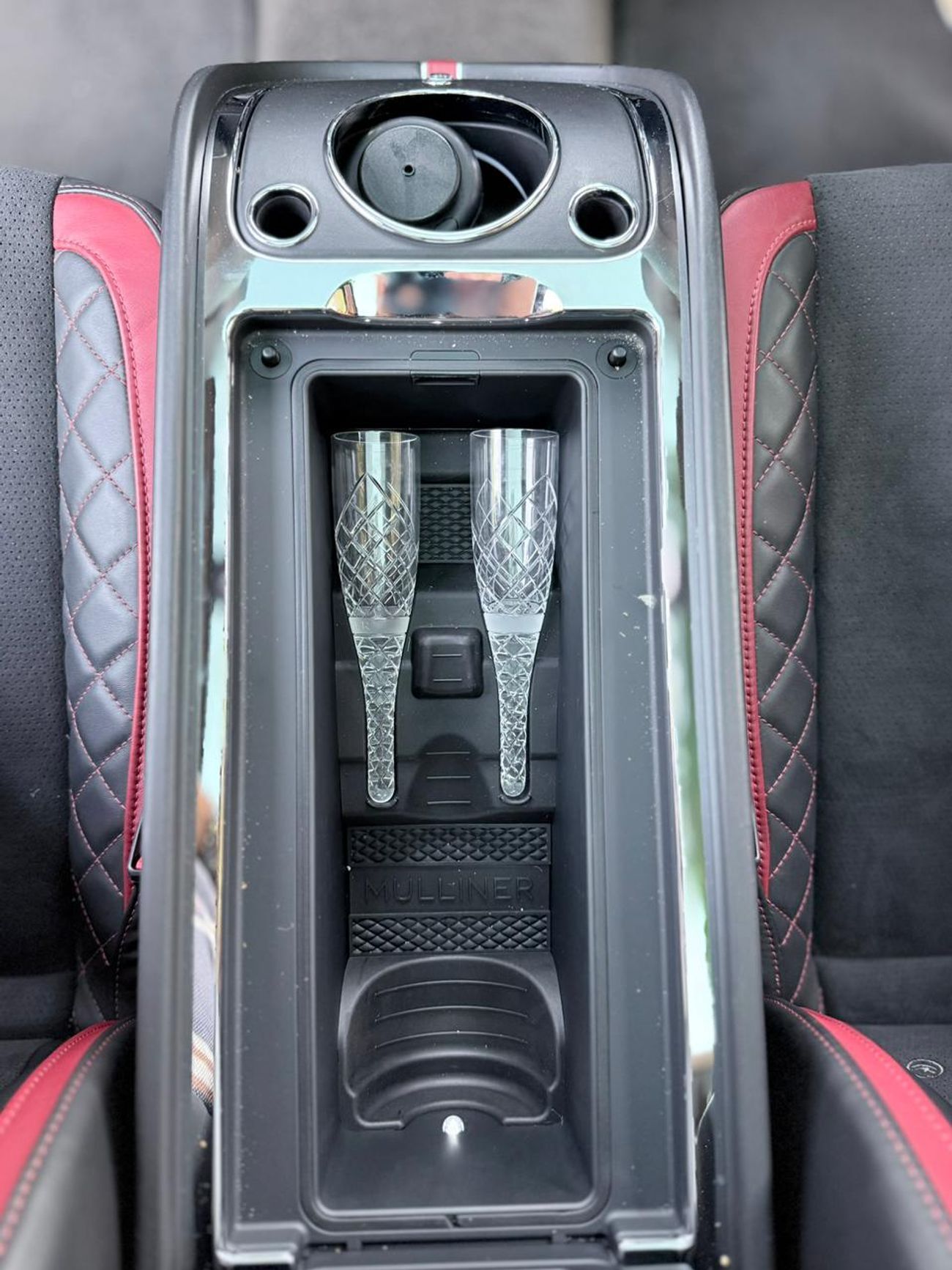 بنتلي بينتايجا BENTLEY BENTAYGA W12 SPEED | GCC SPECS | YEAR : 2020 | F.S.H WITH AGENCY | UNDER WARRANTY