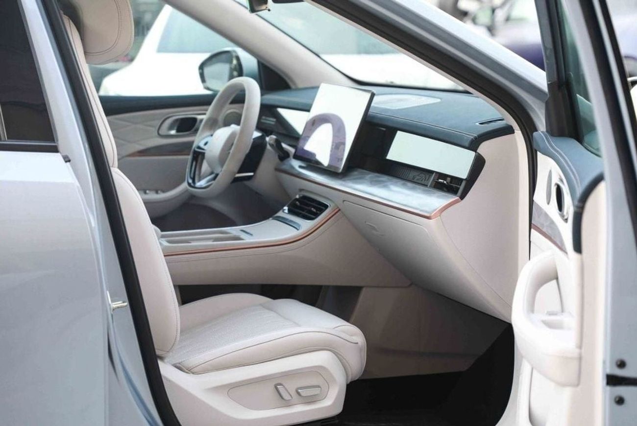 Neta L 2024 NETA L FLASH CHARGE EDITION 1.5 - Plug-in Hybrid - SILVER inside GREY | Export Price