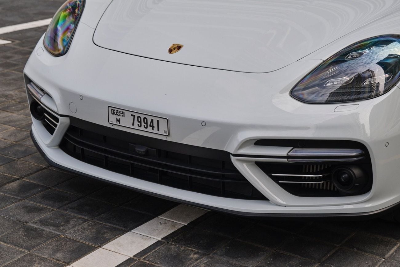 Porsche Panamera Turbo 4.0L AWD