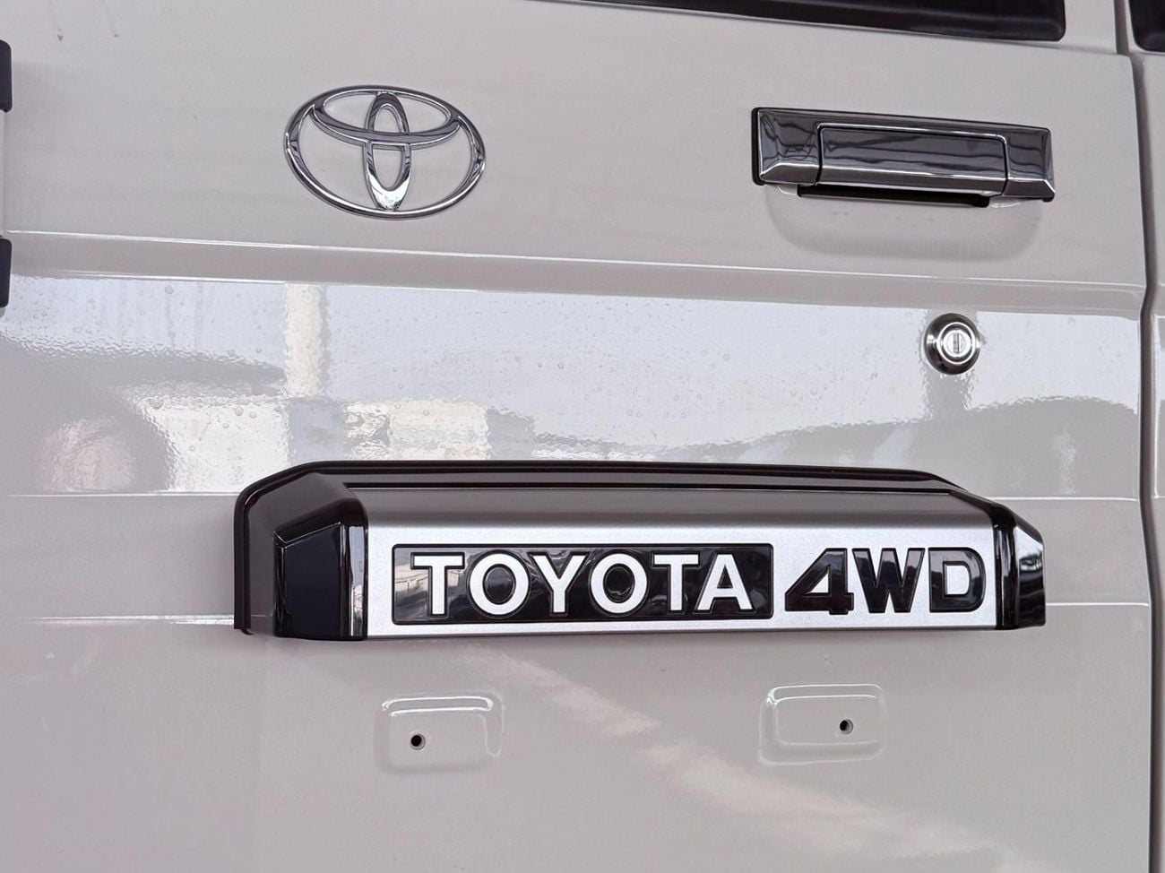 Toyota Land Cruiser 70 **EXPORT ONLY**التصدير فقط خارج الخليج***