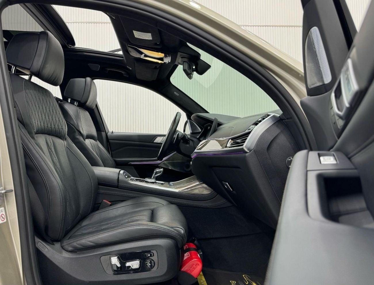 بي أم دبليو X7 50i 4.4L 2019 BMW X7 xDrive50i M-Sport, Warranty, Full BMW Service History, Fully Loaded, 7 Seater,