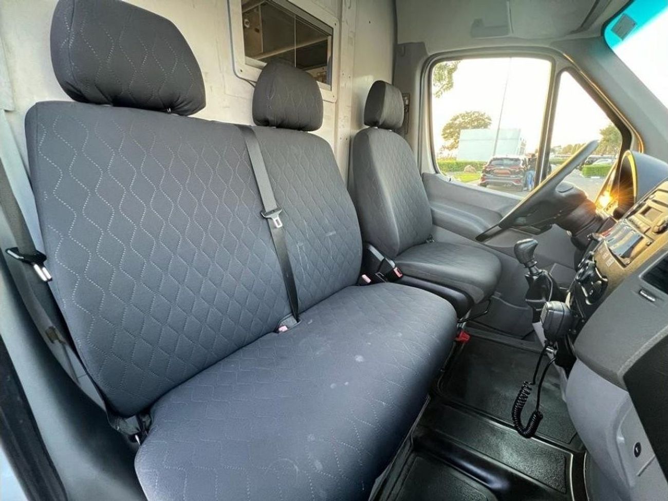 مرسيدس بنز سبرينتر MERCEDES BENZ SPRINTER 2013 GCC AMBULANCE IN PERFECT CONDITIONS