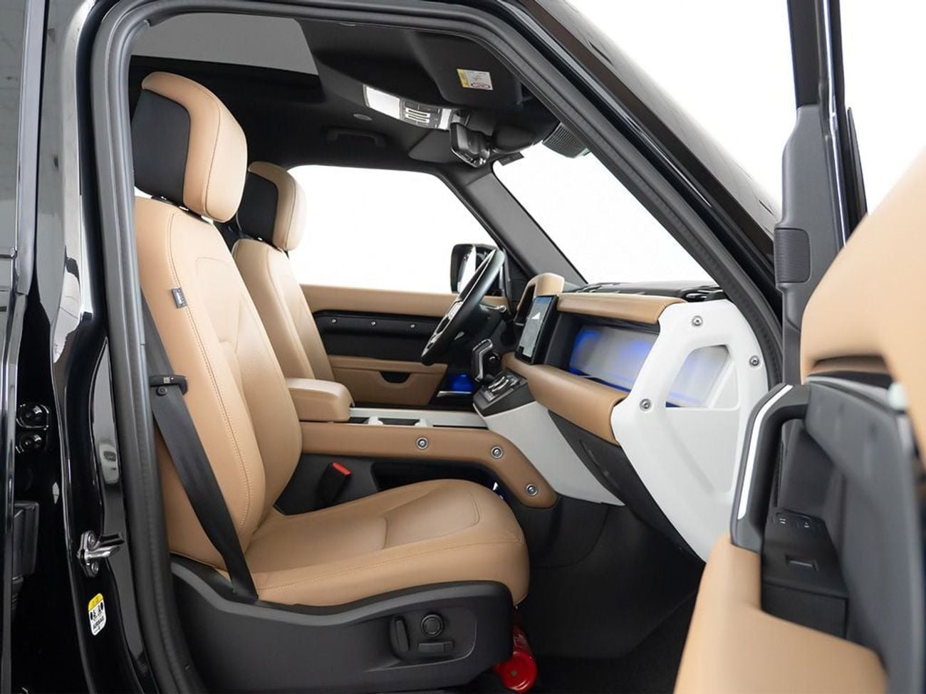 لاند روفر ديفندر P400 110 X-Dynamic HSE 3.0L (5 Seater)