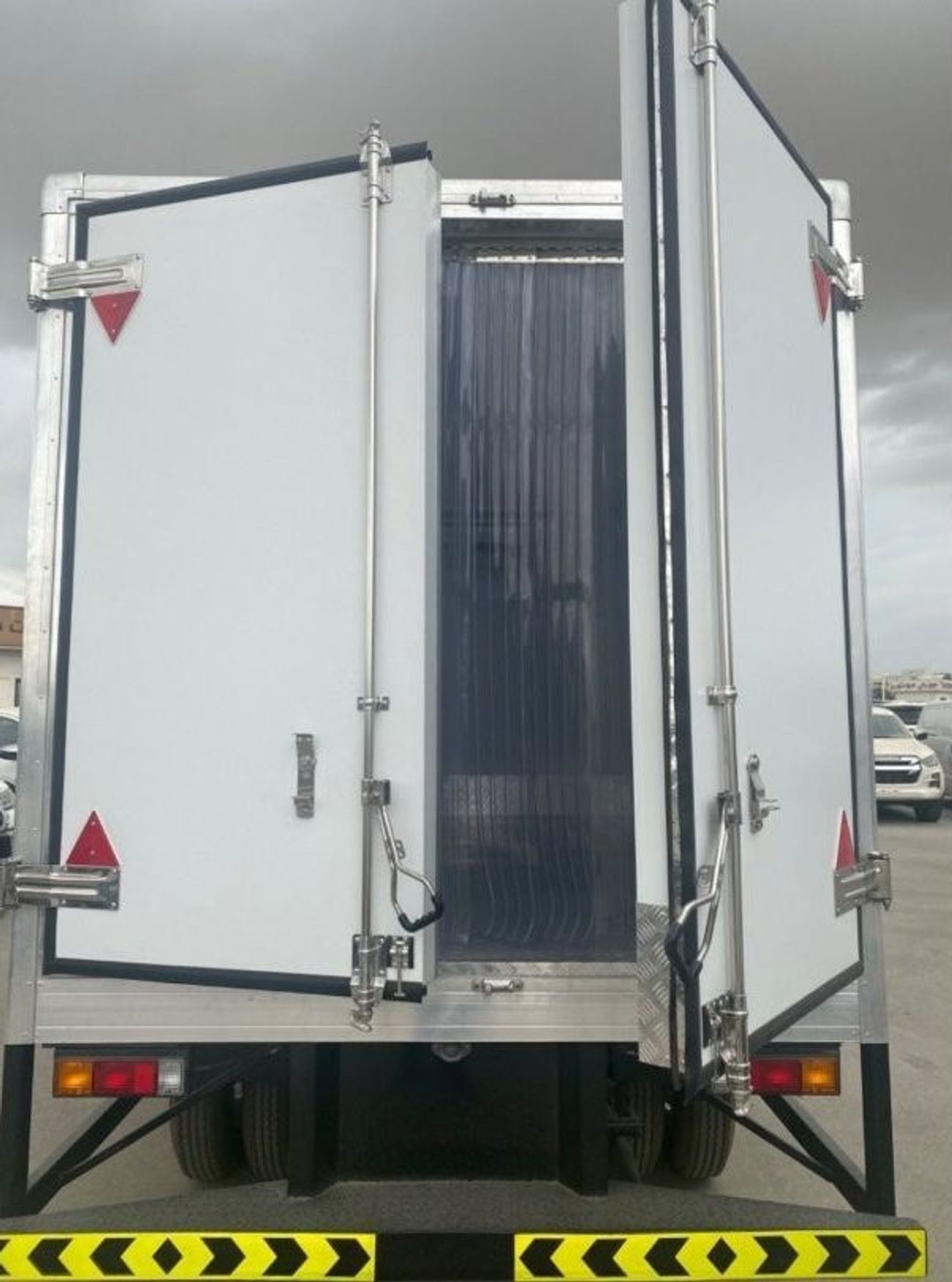 ميتسوبيشي فوسو كانتير Refrigerator -16