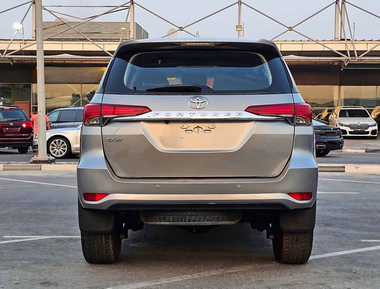 تويوتا فورتونر EXR V4/ 4WD/ LEATHER SEATS/ DVD CAMERA/ LOW MILEAGE/ 1168 MONTHLY/ LOT# 90033