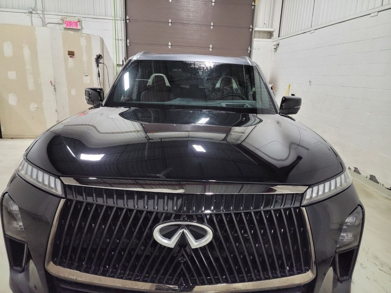 Infiniti QX80  Captain Chairs 3.5L