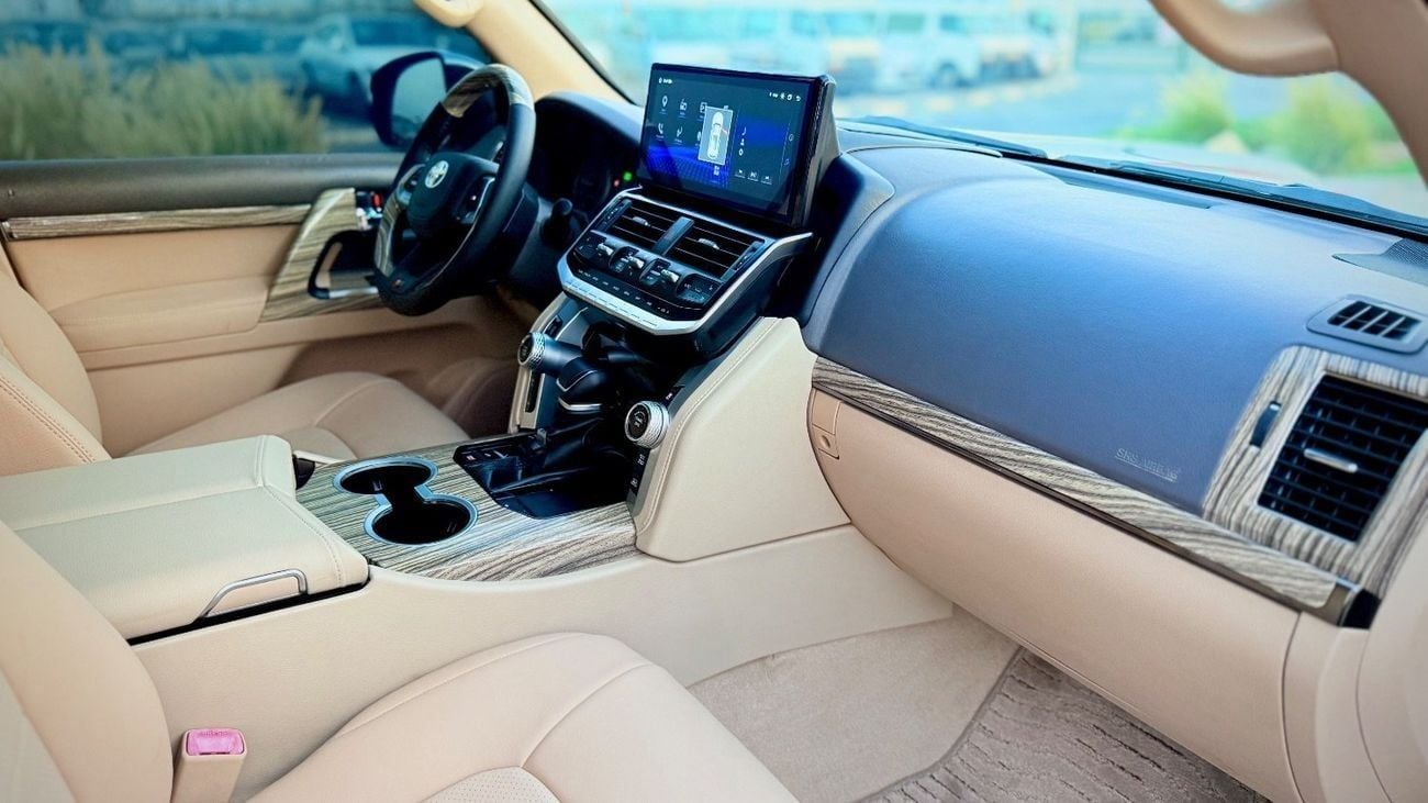 تويوتا لاند كروزر 2015 GXR V6 Facelift To 2024 Ship Exterior and Interior Both Upgrade Full Option