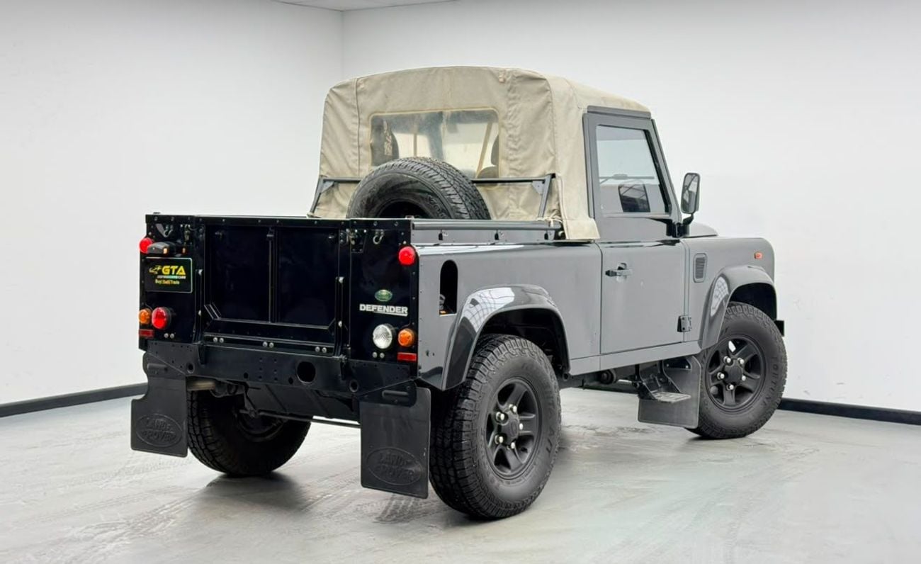 لاند روفر ديفندر 90 2009 Land Rover Defender 90, Excellent Condition, GCC Specs.