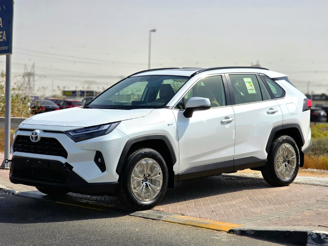 تويوتا راف ٤ TOYOTA RAV4 2.5 HYBRID - XLE - G - MID OPTIONS - 2025 MODEL - WHITE INSIDE BEIGE - OMANI
