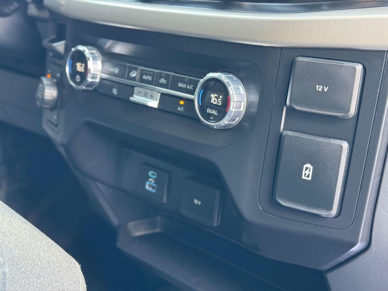 Ford F 150 XLT / 5.0 V8 4X4 / GCC / AGENCY WARRANTY AND SERVICE TILL 2027/ REMOTE START / RAPTOR FACELIFT