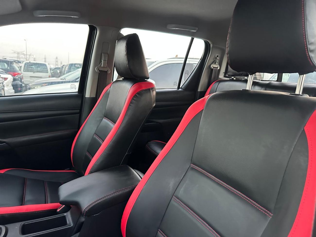 تويوتا هيلوكس GLX 2.7L Double Cab Utility A/T