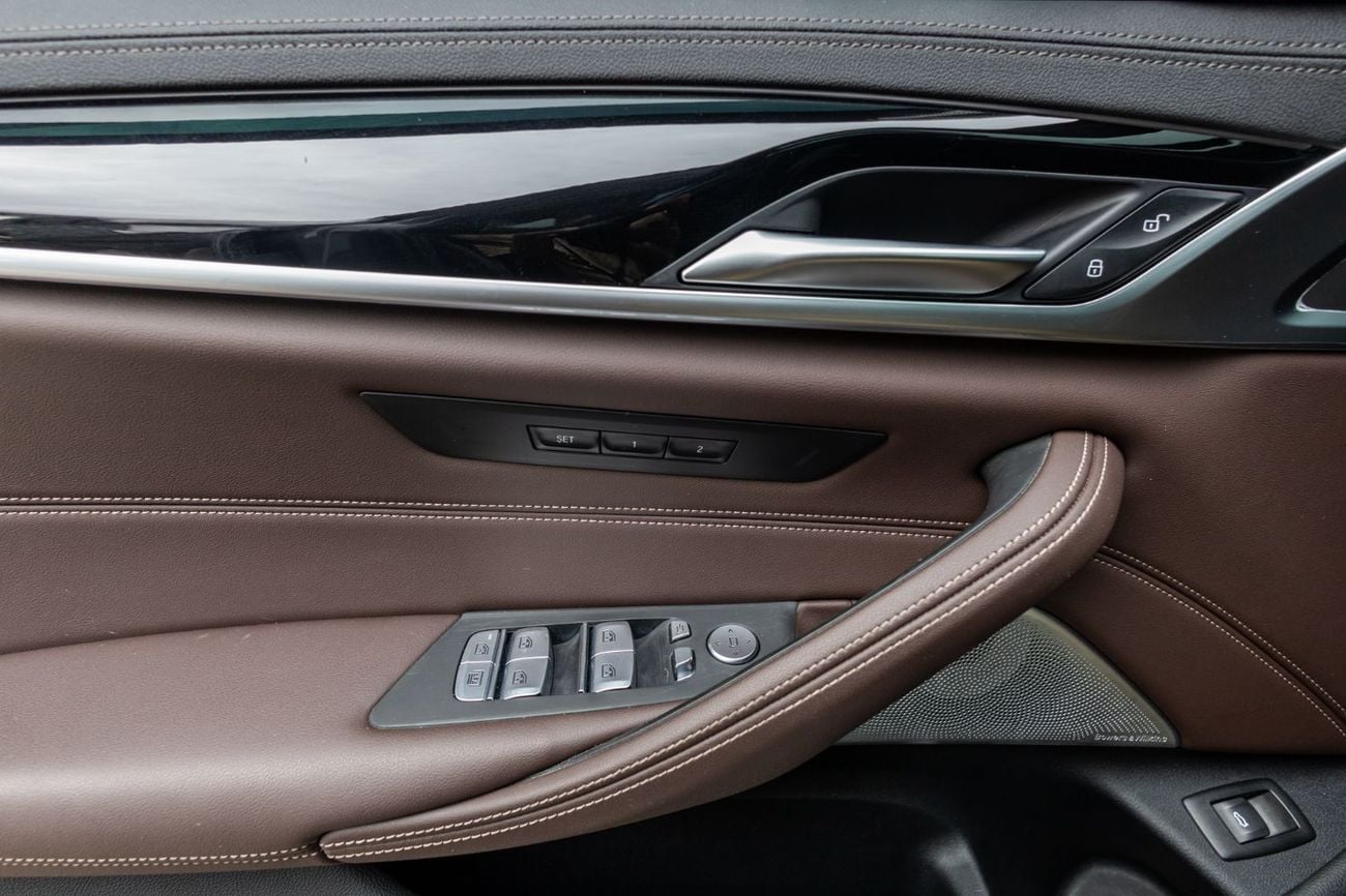 بي أم دبليو M550i