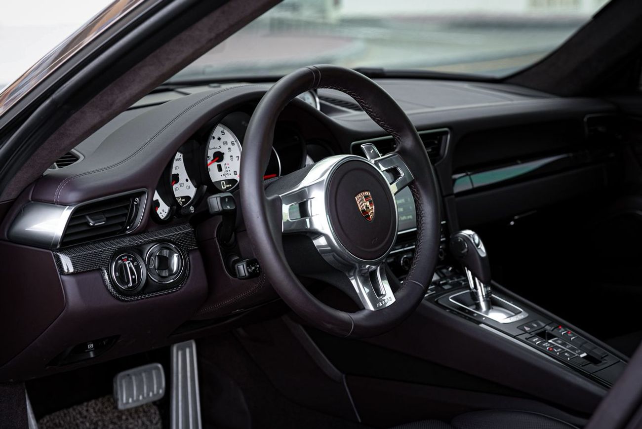 بورش 911 Turbo S 3.8L (560 HP) Coupe