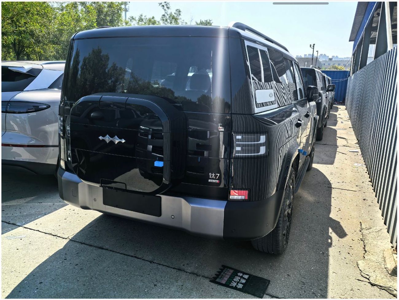 بي واي دي ليوبارد تيتانيوم 7 Ultra