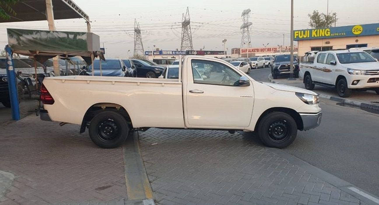 تويوتا هيلوكس GLX 2.7L Single Cab Utility RWD