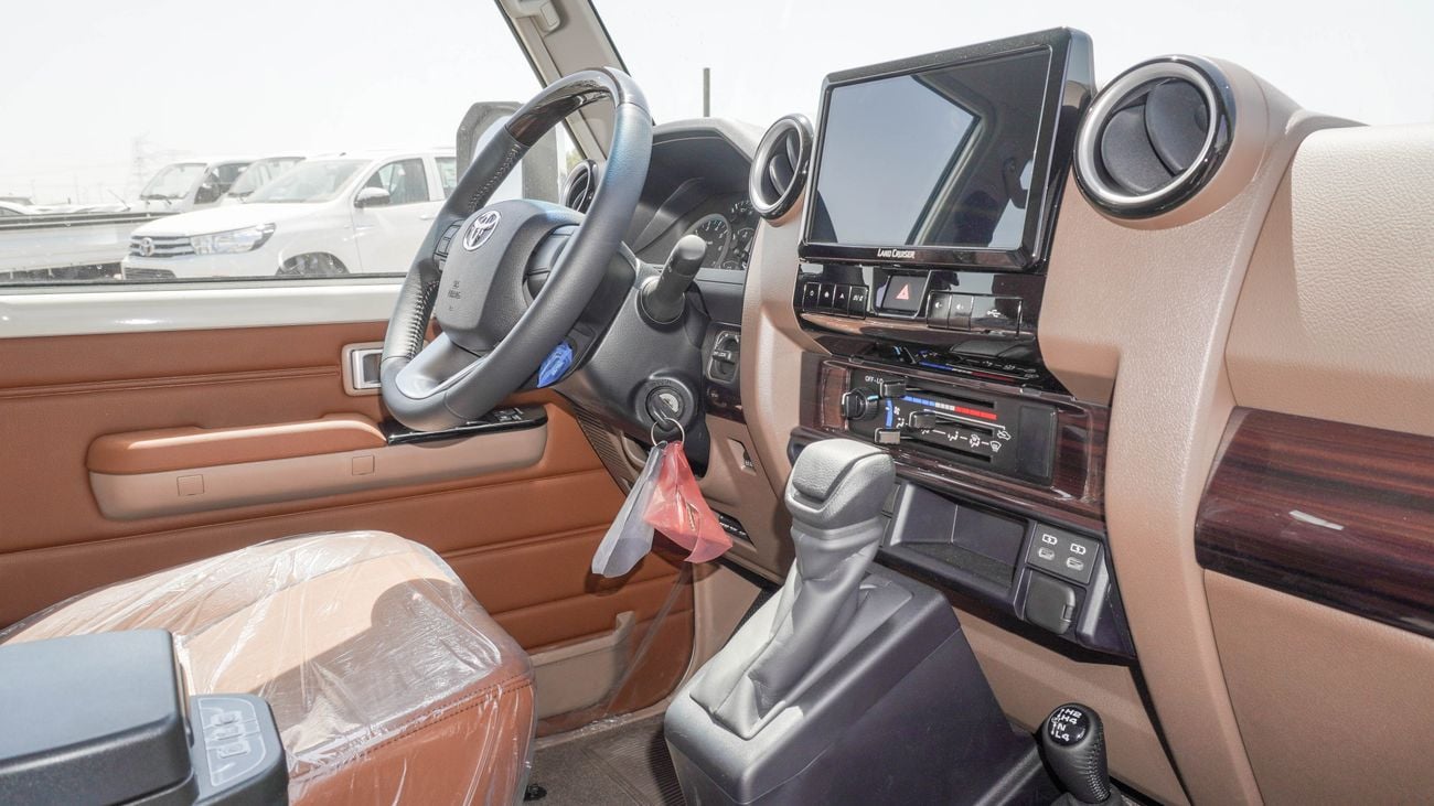 تويوتا لاند كروزر 70 LX 4.0 L V6