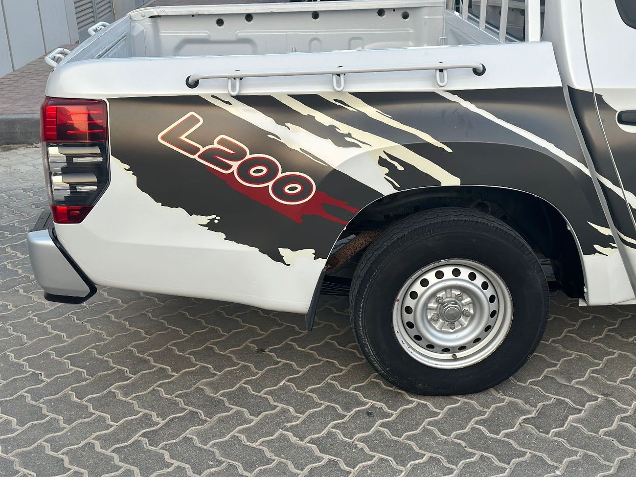 Mitsubishi L200 GL 2.4L (128 HP) Double Cab Utility