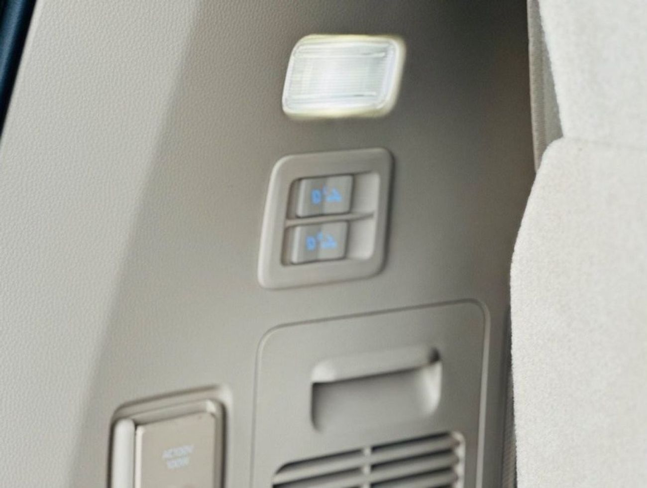 تويوتا لاند كروزر LC300 RIGHT HAND DRIVE