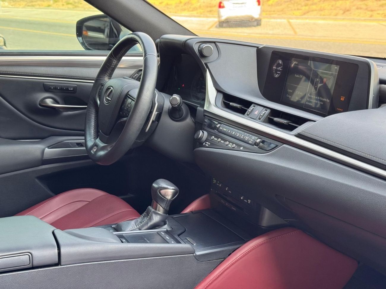 لكزس ES 350 F-SPORT / V6 3.5L / RADAR / ROAD ASSIST / WIRELESS CHARGER / DRIVE MODES S, S+