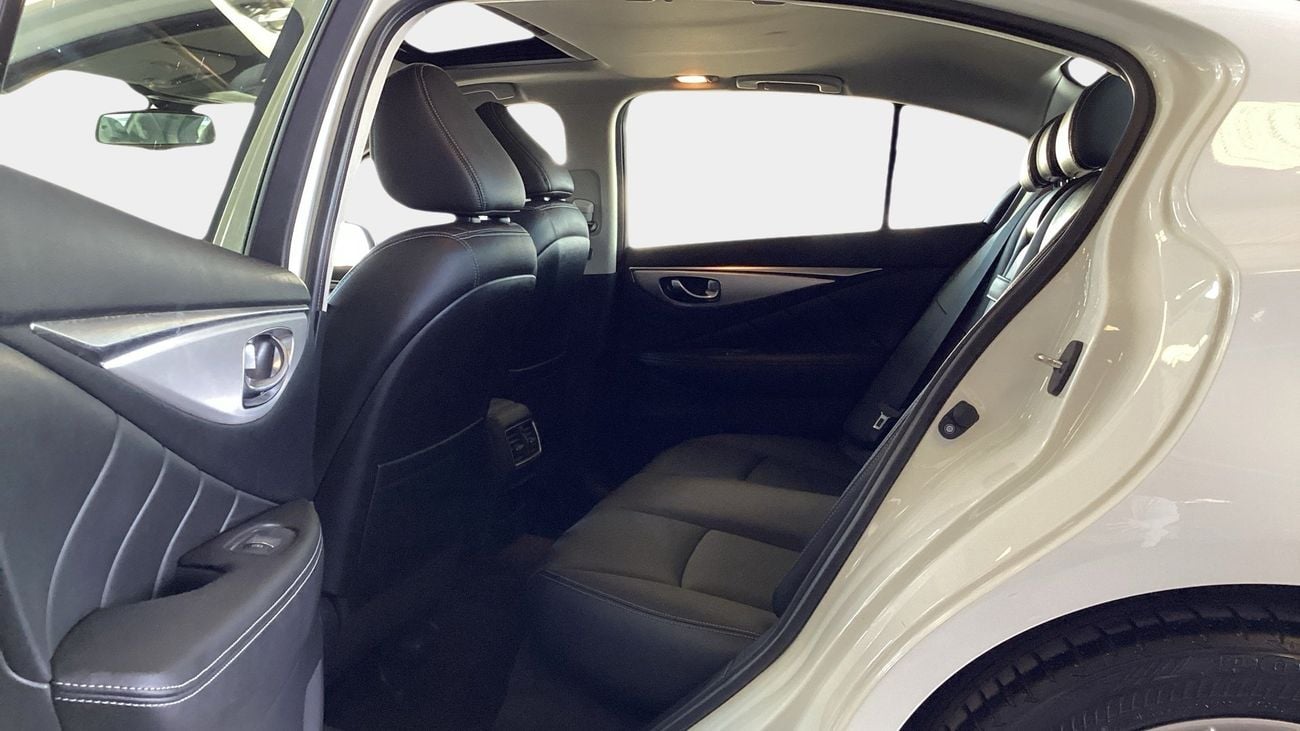 Infiniti Q50 3.0 LUXE SENSORY WOOD VISIB TRIM AUTO | Guaranteed Warranty | 0 Down Payment