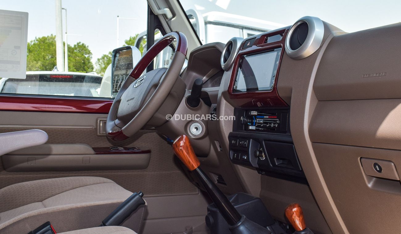 Toyota Land Cruiser Pick Up LX V6 4WD Limited