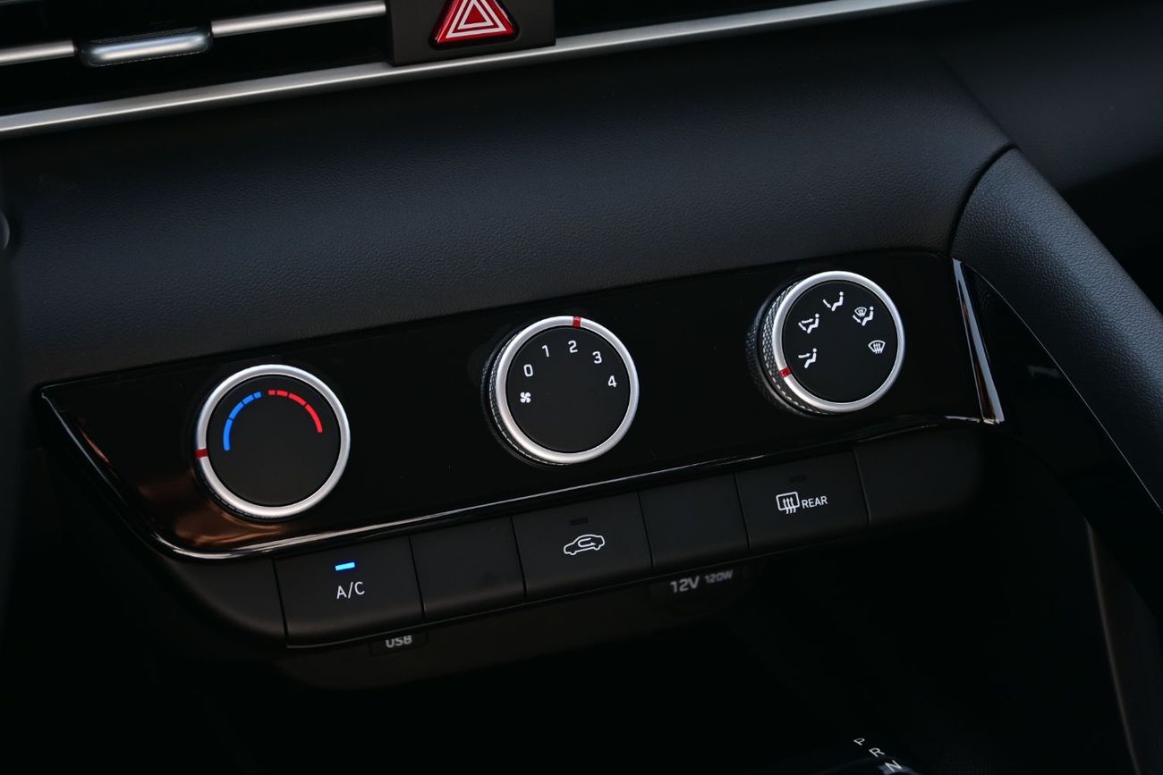 Hyundai Elantra Hyundai Elantra 1.5L Petrol, Model 2025, Color Black