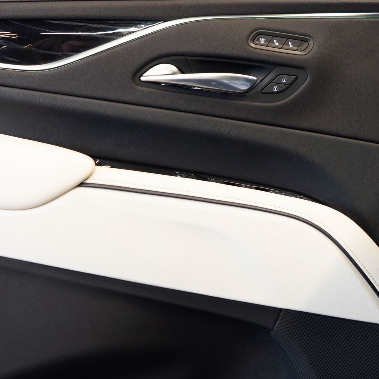 Cadillac Escalade Premium Luxury Platinum 6.2L AWD AED 4,024 P.M • 0% Downpayment • Cadillac Escalade Premium Luxury P