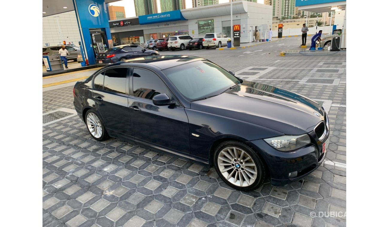 بي أم دبليو 320 i