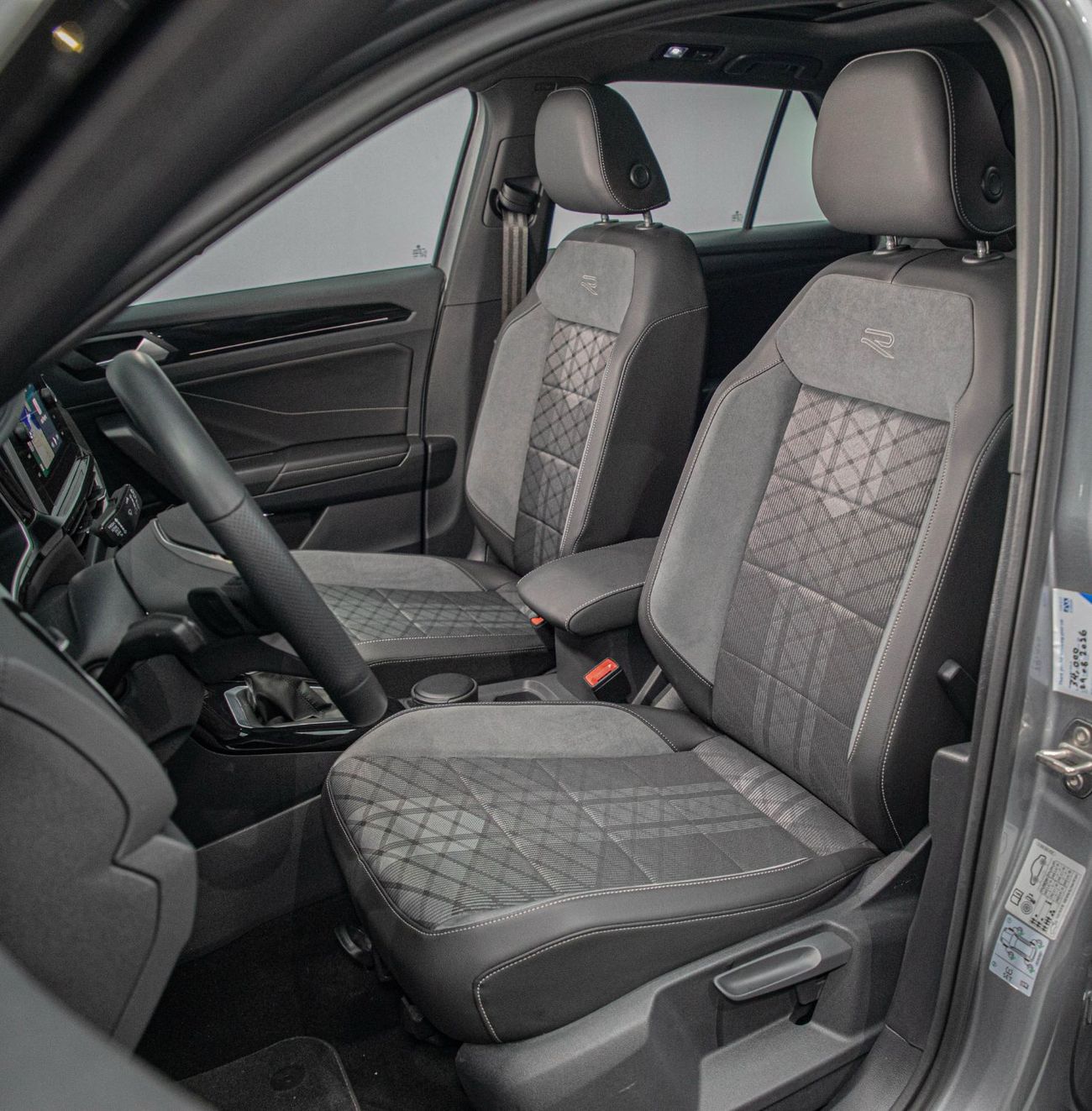 Volkswagen T ROC R-line 1.4L 1,450x60 • 20% DP • VW T-Roc R- Line 1.4 150 BHP • VW Warranty/Service • GCC