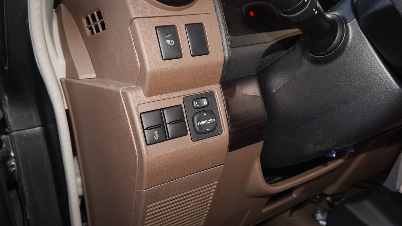 Toyota Land Cruiser Pick Up PICKUP LC79 2.8L Diesel A/T