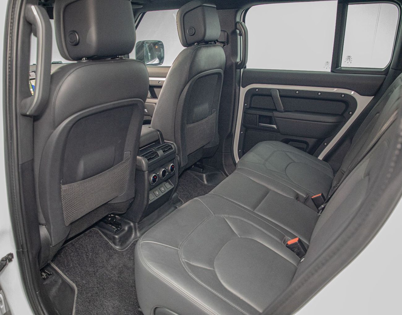 Land Rover Defender P300 110 2.0L (5 Seater)