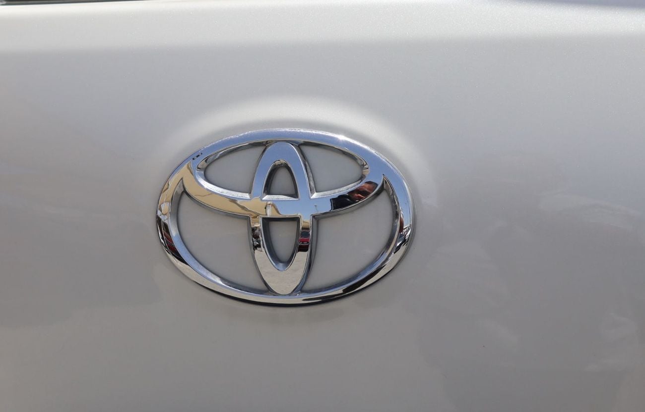 Toyota Prado EXR 4.0L 4WD Toyota Prado - 2019 - GCC - 4.0L - 6 (V )- 7 Seats - 4*4 - Excellent Condition Inside a