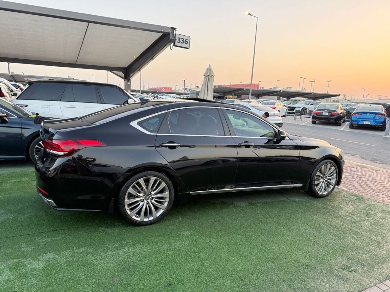 Hyundai Genesis PLATINUM first owner, two original keys