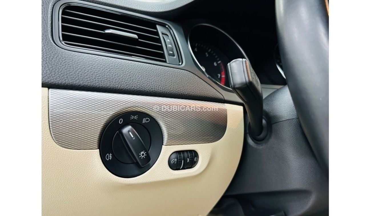 Volkswagen Jetta Trendline S GCC .. Perfect Condition .. 1,6 L ..