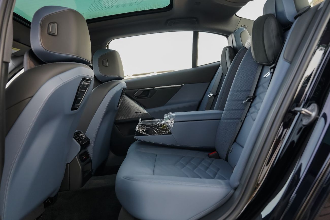 بي أم دبليو i5 2025 BMW i5 e-Drive 40L M-Sport package RWD 0km