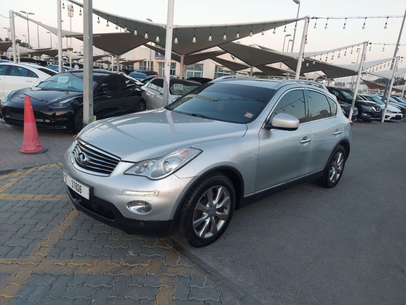 إنفينيتي QX50 Excellence 3.7L RWD